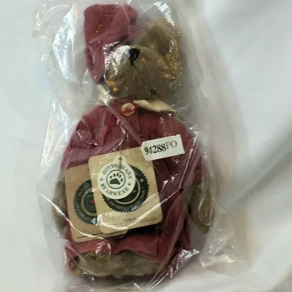 Boyds Canadian Bear Exclusive - Picture 2 of 8